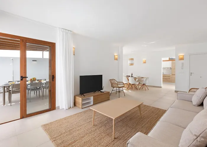 Navya - Vipvipvillas Playa Blanca (Lanzarote)