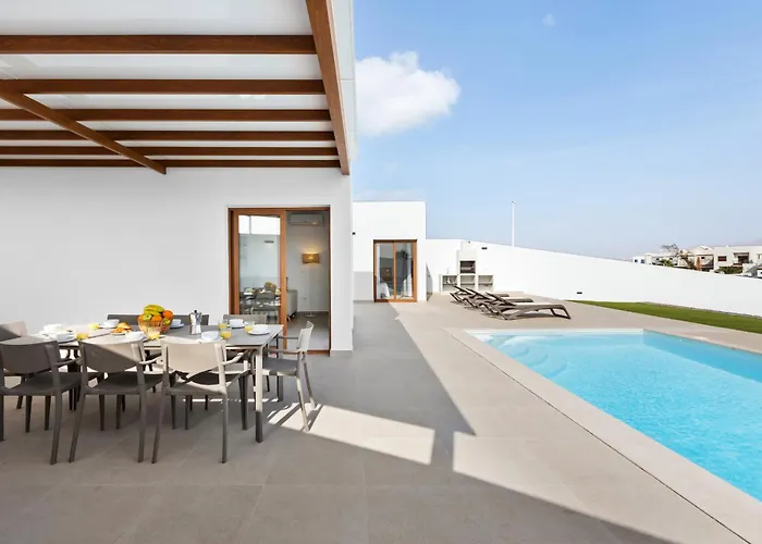 Navya - Vipvipvillas Playa Blanca (Lanzarote)